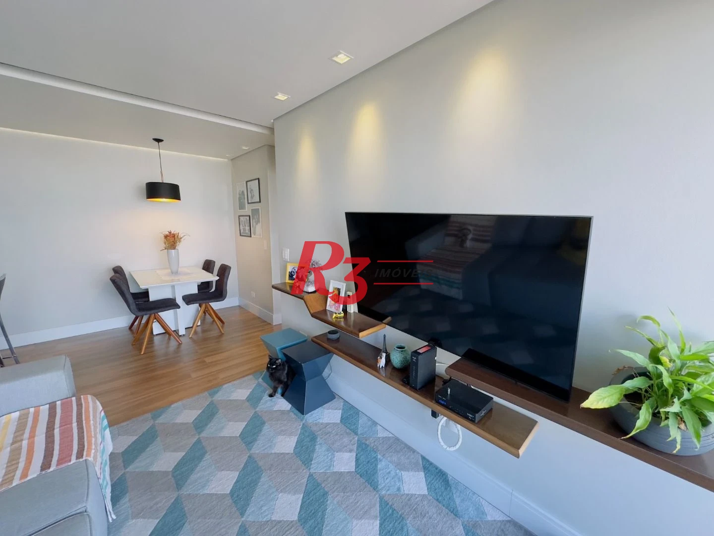 Apartamento com 2 dormitórios à venda, 69 m² por R$ 770.000,00 - Encruzilhada - Santos/SP