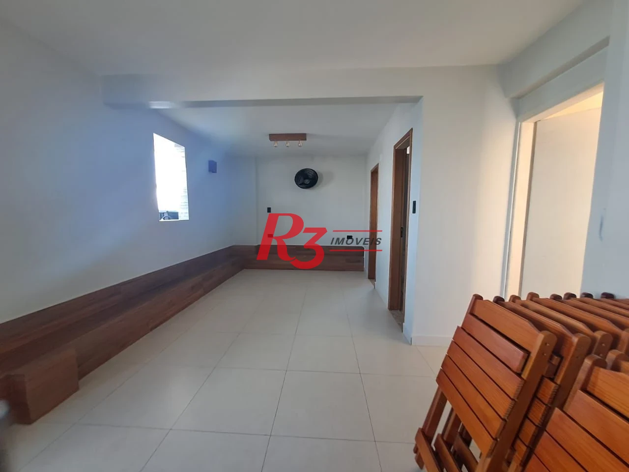 Kitnet com 1 dormitório à venda, 28 m² por R$ 300.000,00 - Embaré - Santos/SP