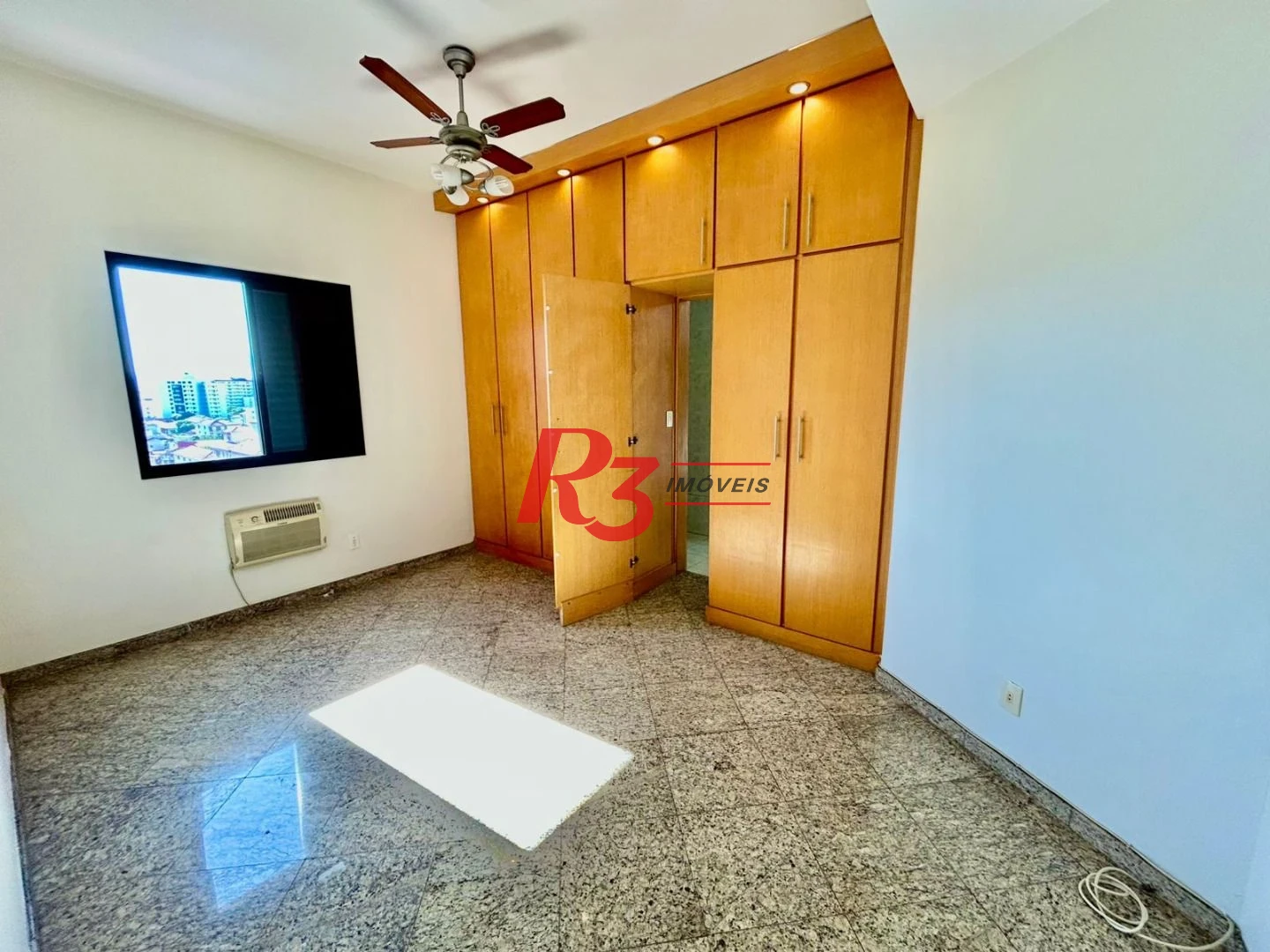 Apartamento com 2 dormitórios à venda, 125 m² por R$ 890.000,00 - Embaré - Santos/SP
