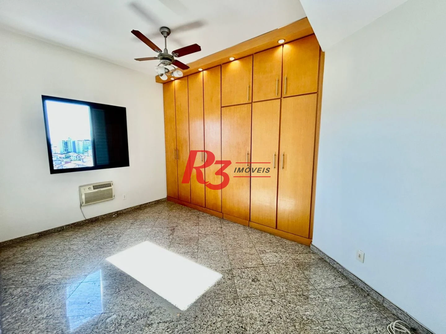 Apartamento com 2 dormitórios à venda, 125 m² por R$ 890.000,00 - Embaré - Santos/SP