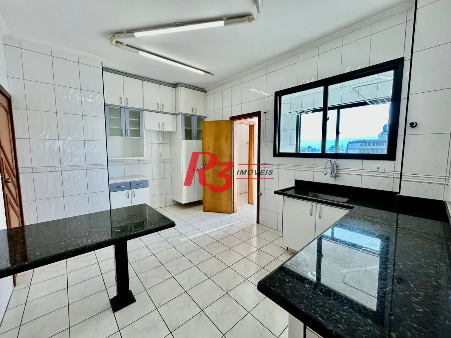 Apartamento com 2 dormitórios à venda, 125 m² por R$ 890.000,00 - Embaré - Santos/SP