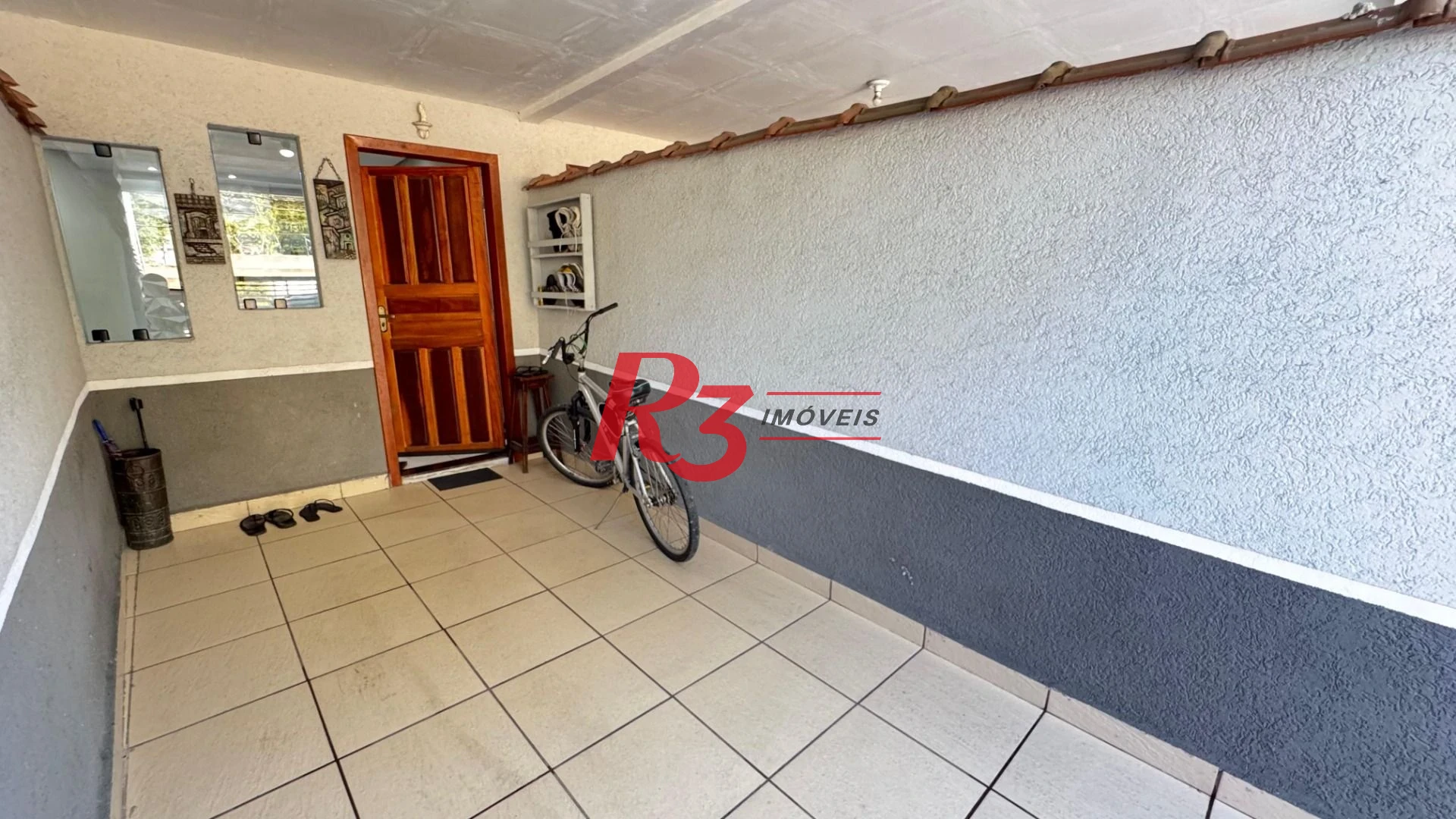 Casa com 3 dormitórios à venda, 119 m² por R$ 530.000,00 - Vila Valença - São Vicente/SP