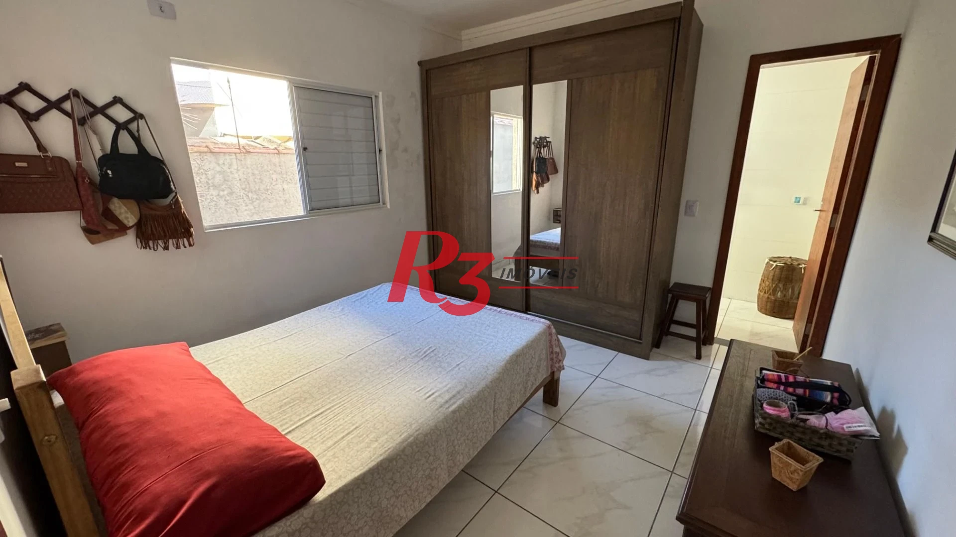 Casa com 3 dormitórios à venda, 119 m² por R$ 530.000,00 - Vila Valença - São Vicente/SP