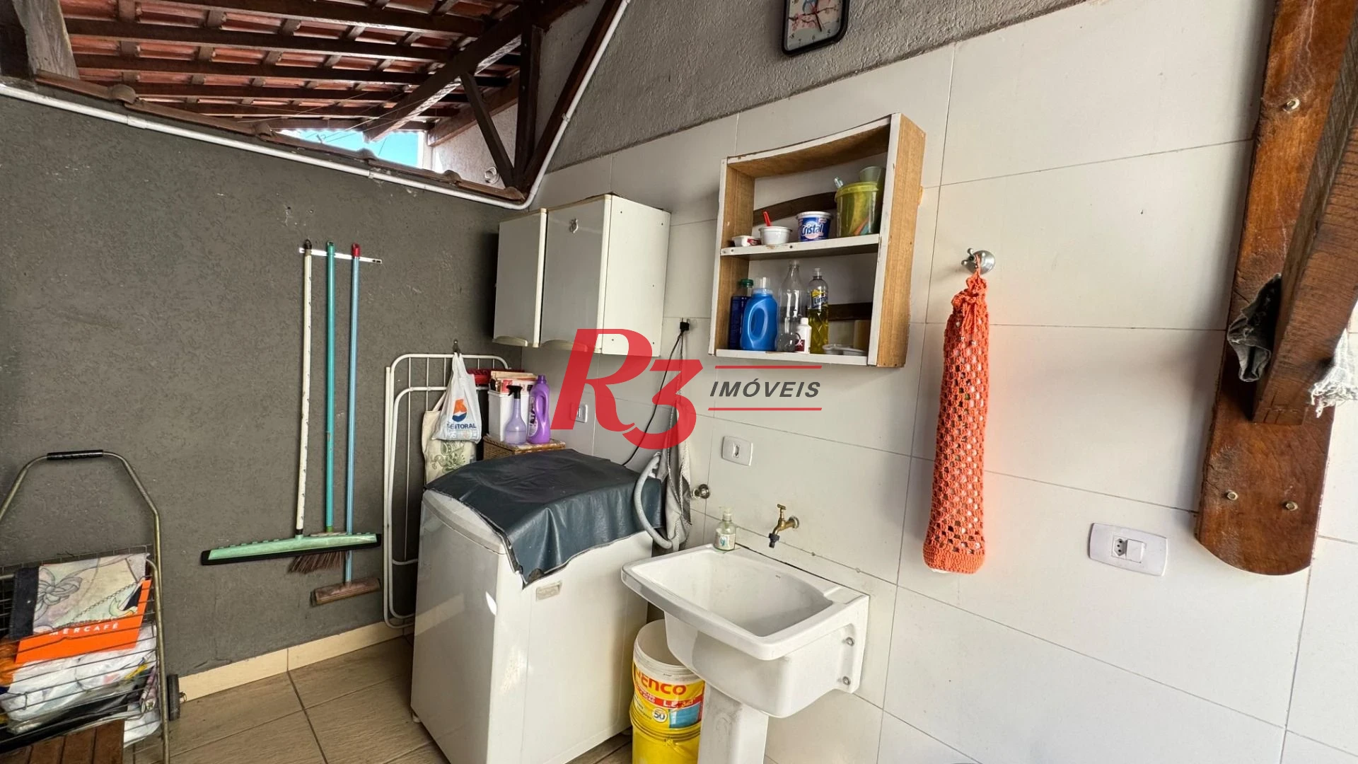 Casa com 3 dormitórios à venda, 119 m² por R$ 530.000,00 - Vila Valença - São Vicente/SP