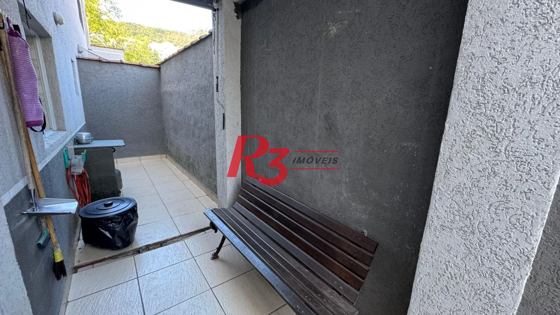 Casa com 3 dormitórios à venda, 119 m² por R$ 530.000,00 - Vila Valença - São Vicente/SP