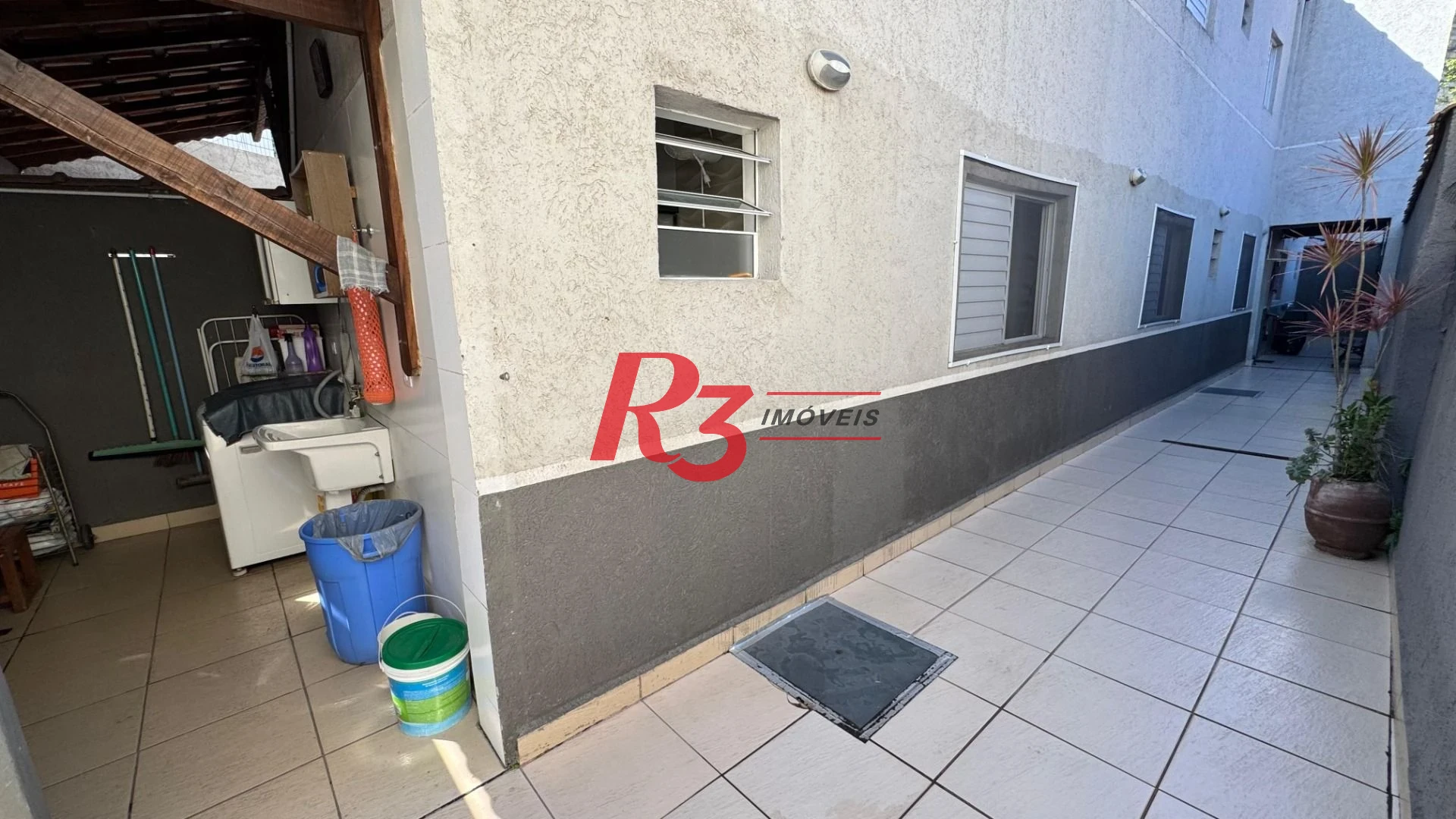 Casa com 3 dormitórios à venda, 119 m² por R$ 530.000,00 - Vila Valença - São Vicente/SP