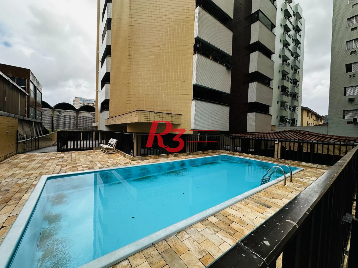 OPortunidade à venda em Santos, 1 quarto, portaria 24h, lazer completo, condição muito especial, localização ótima!!