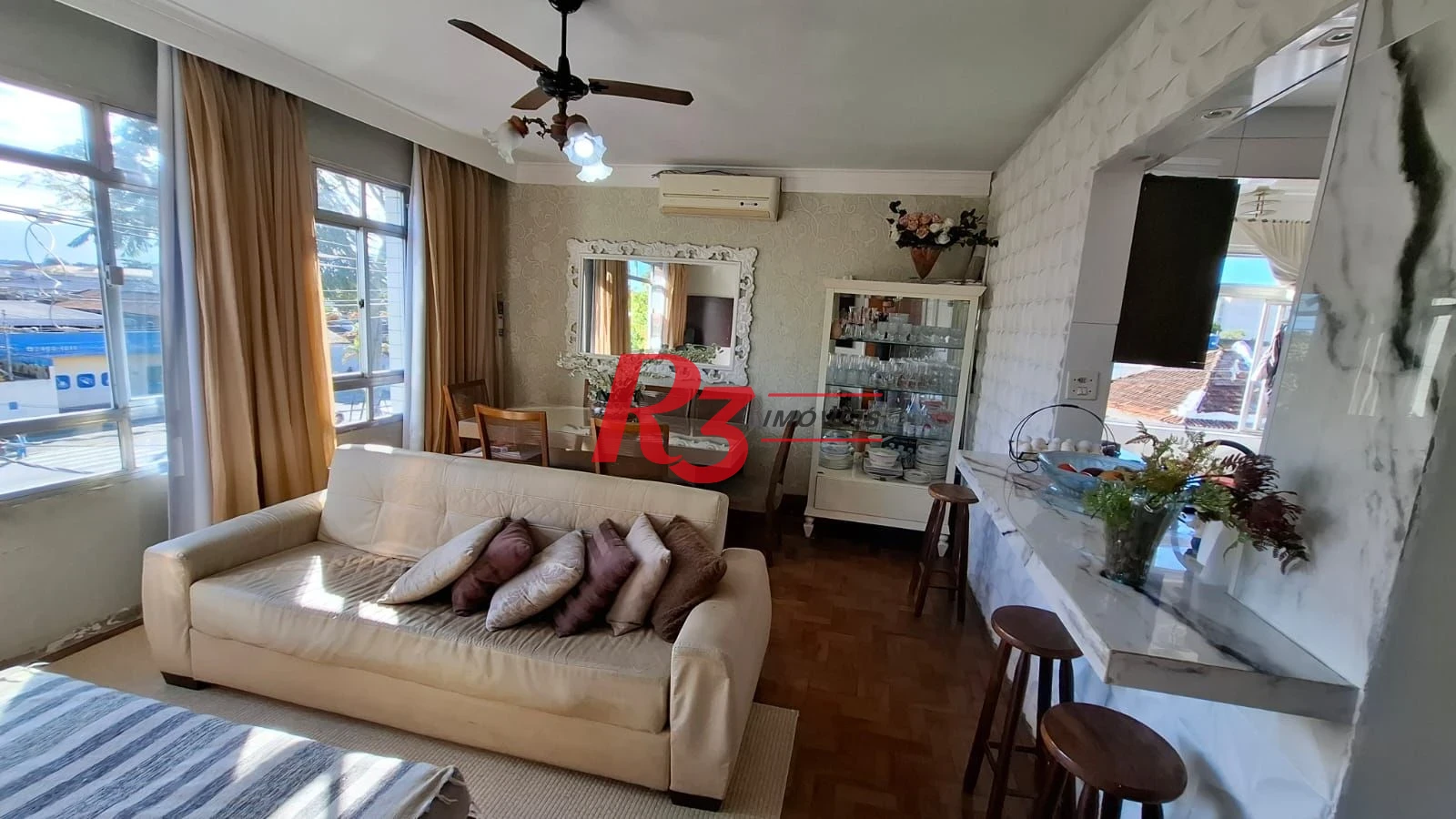 Apartamento com 3 dormitórios à venda, 84 m² por R$ 300.000,00 - Centro - São Vicente/SP