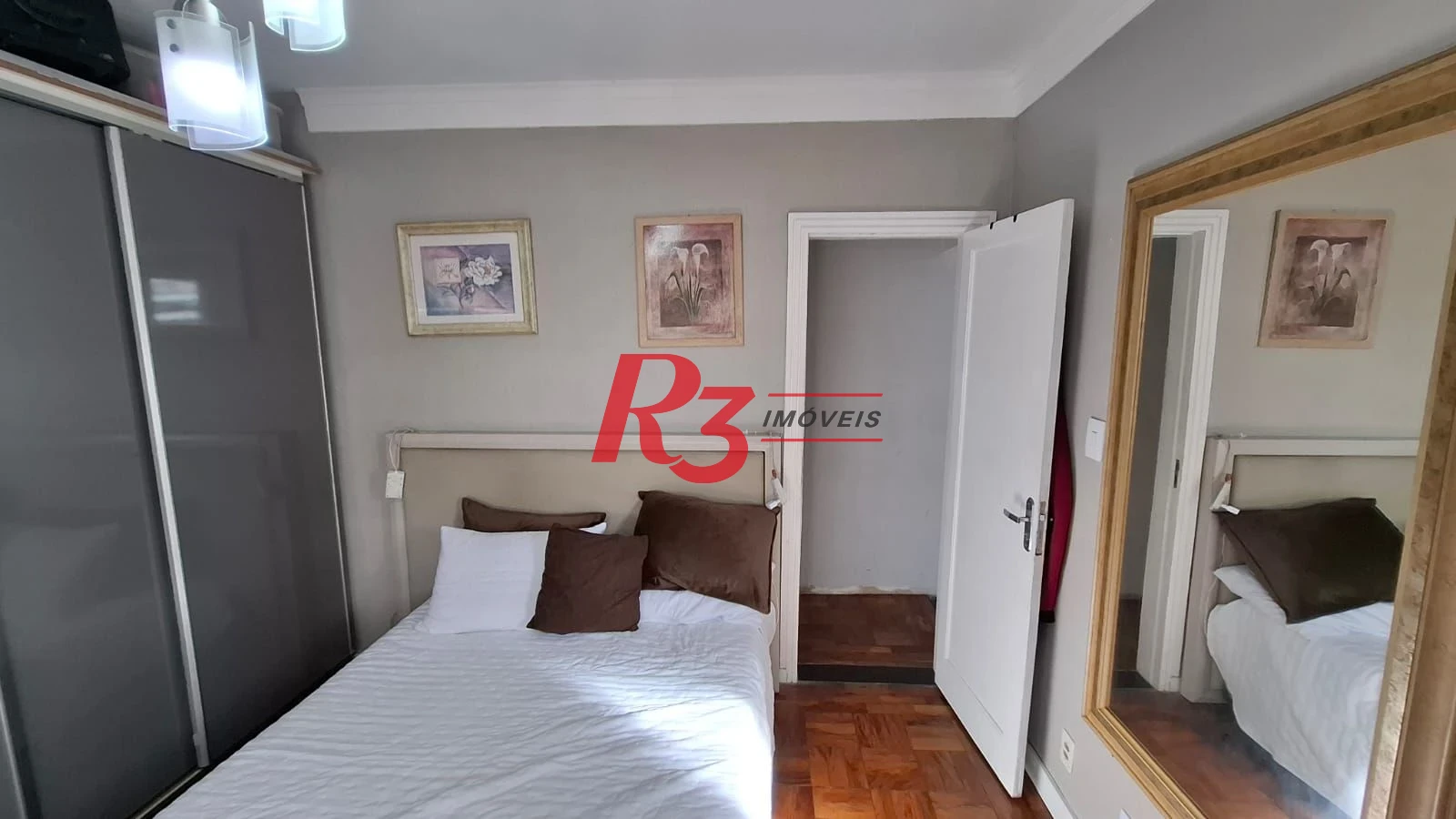 Apartamento com 3 dormitórios à venda, 84 m² por R$ 300.000,00 - Centro - São Vicente/SP
