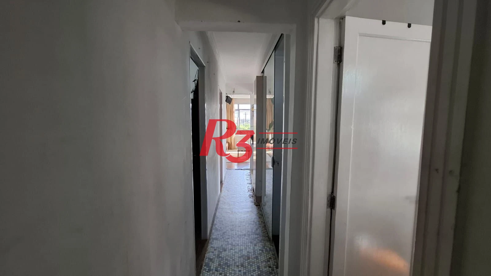 Apartamento com 3 dormitórios à venda, 84 m² por R$ 300.000,00 - Centro - São Vicente/SP
