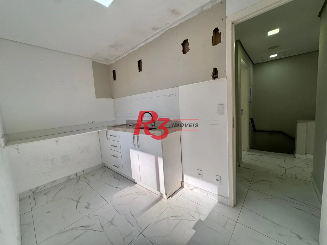 Sobrado com 3 dormitórios para alugar, 200 m² por R$ 16.550,00/mês - Gonzaga - Santos/SP