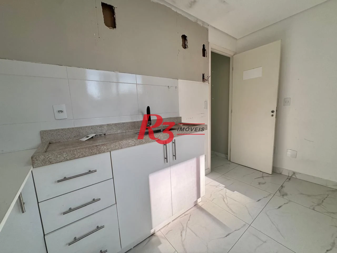 Sobrado com 3 dormitórios para alugar, 200 m² por R$ 16.550,00/mês - Gonzaga - Santos/SP