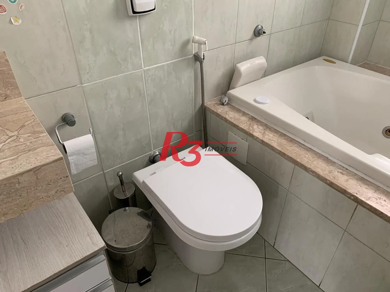 Apartamento com 3 dormitórios à venda, 97 m² por R$ 550.000,00 - Gonzaga - Santos/SP