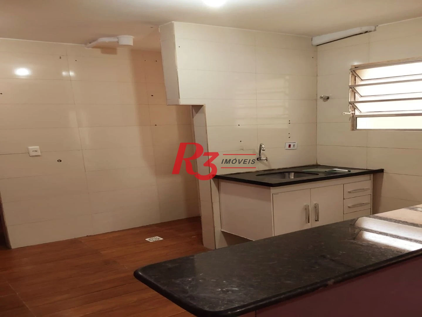 Apartamento com 2 dormitórios à venda, 50 m² por R$ 300.000,00 - Encruzilhada - Santos/SP