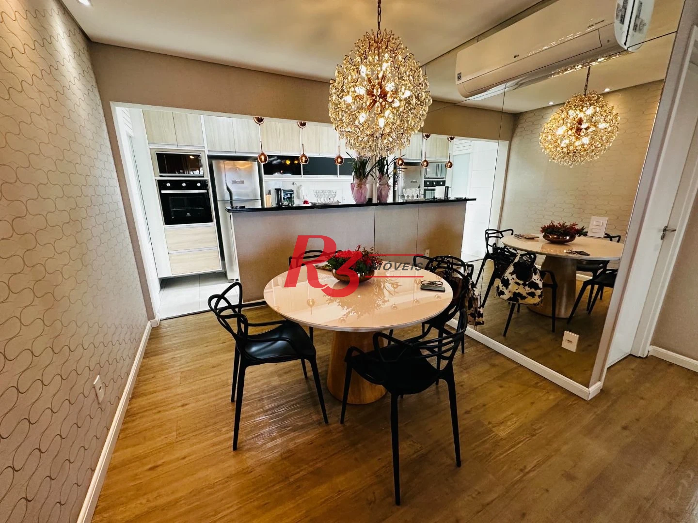 Apartamento com 2 dormitórios à venda, 114 m² por R$ 789.000,00 - Embaré - Santos/SP