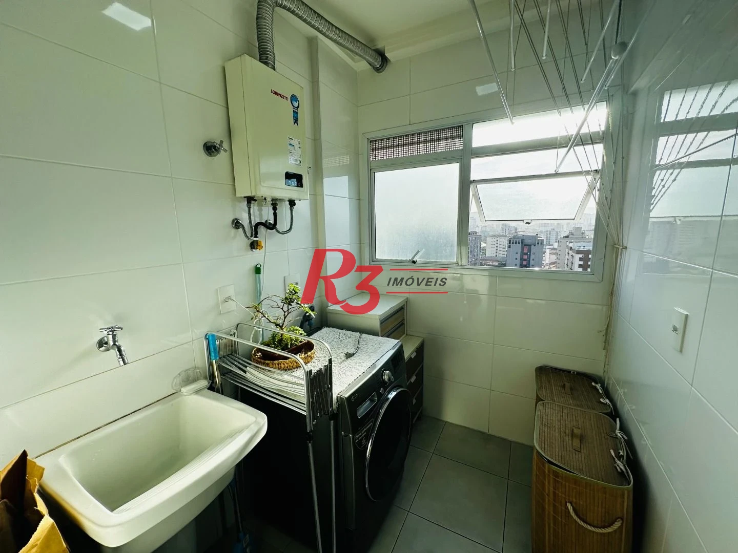 Apartamento com 2 dormitórios à venda, 114 m² por R$ 789.000,00 - Embaré - Santos/SP
