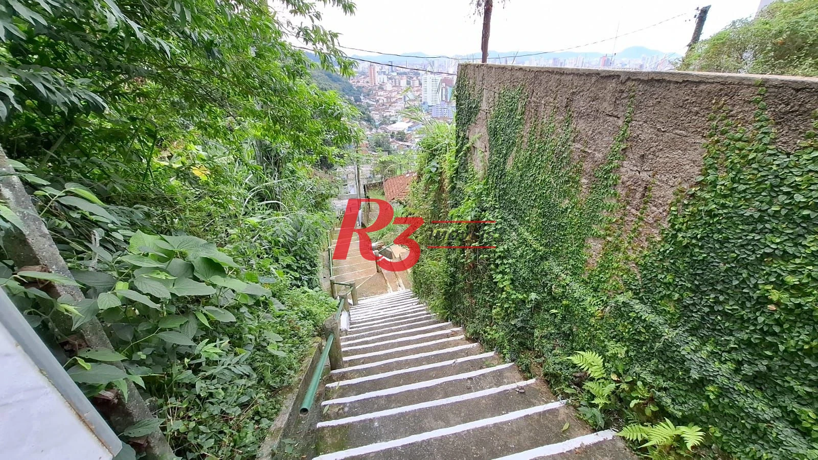 Casa com 1 dormitório à venda, 200 m² por R$ 300.000,00 - Morro Nova Cintra - Santos/SP