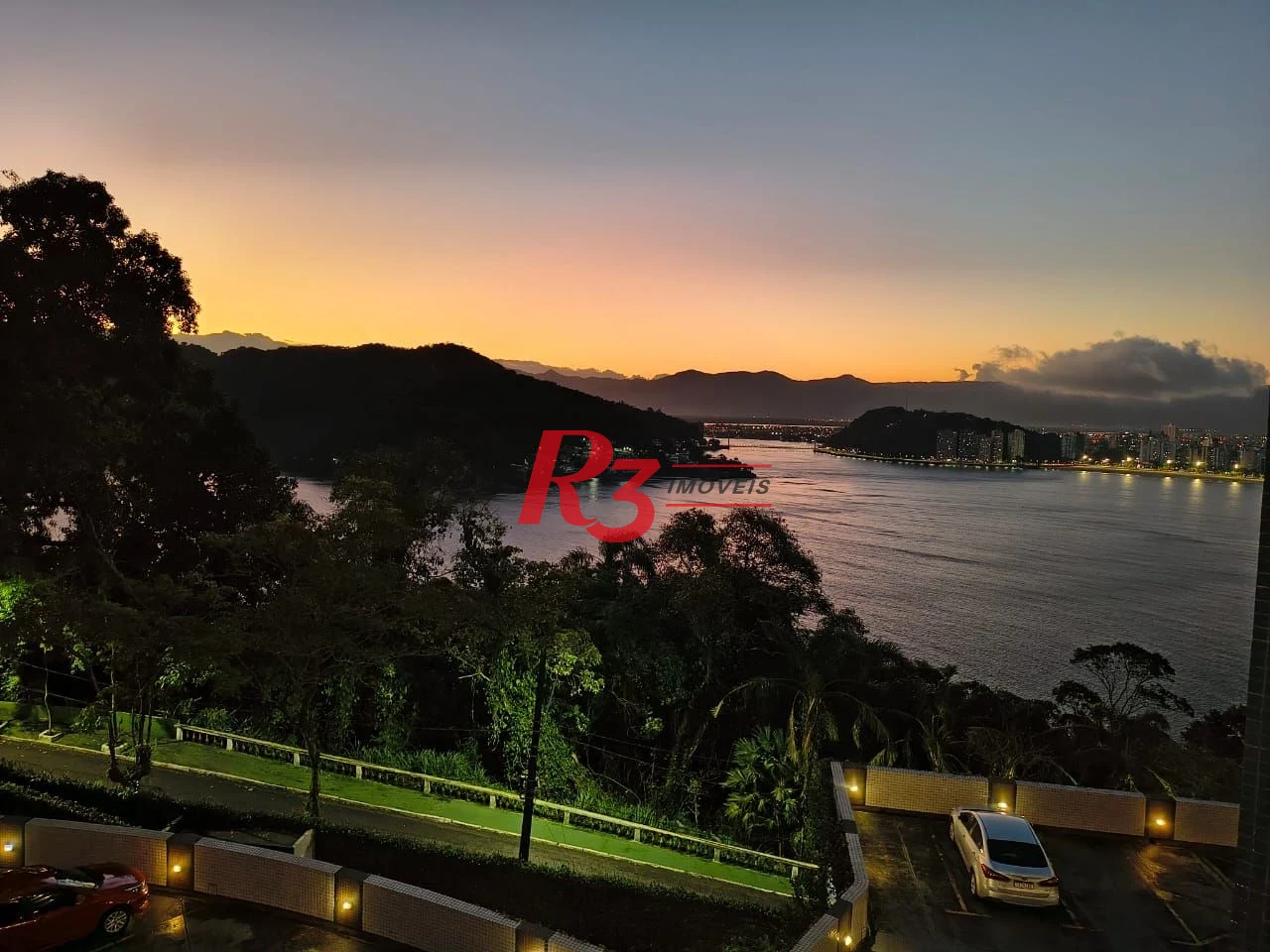 Apartamento com 2 dormitórios à venda, 109 m² por R$ 530.000,00 - Ilha Porchat - São Vicente/SP