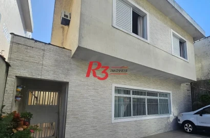 Oportunidade no Campo Grande Sobrado á venda com 3 Dorms, Quintal com Churrasqueira e 3 Vagas Fixas