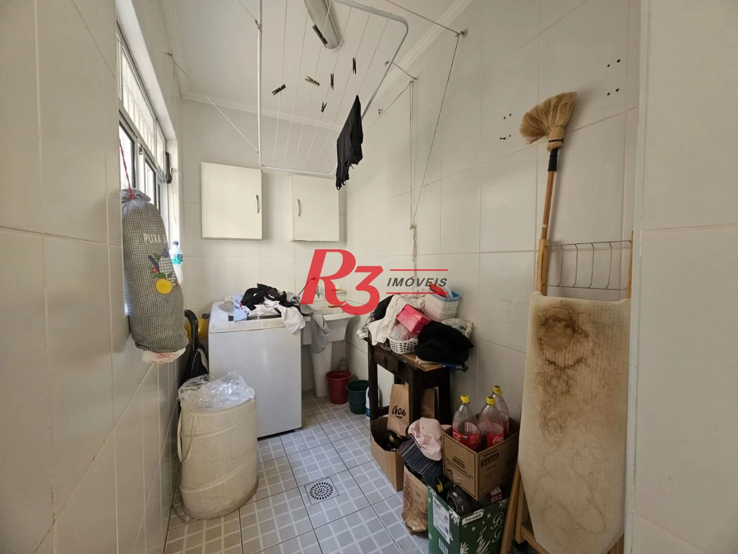 Oportunidade no Campo Grande Sobrado á venda com 3 Dorms, Quintal com Churrasqueira e 3 Vagas Fixas