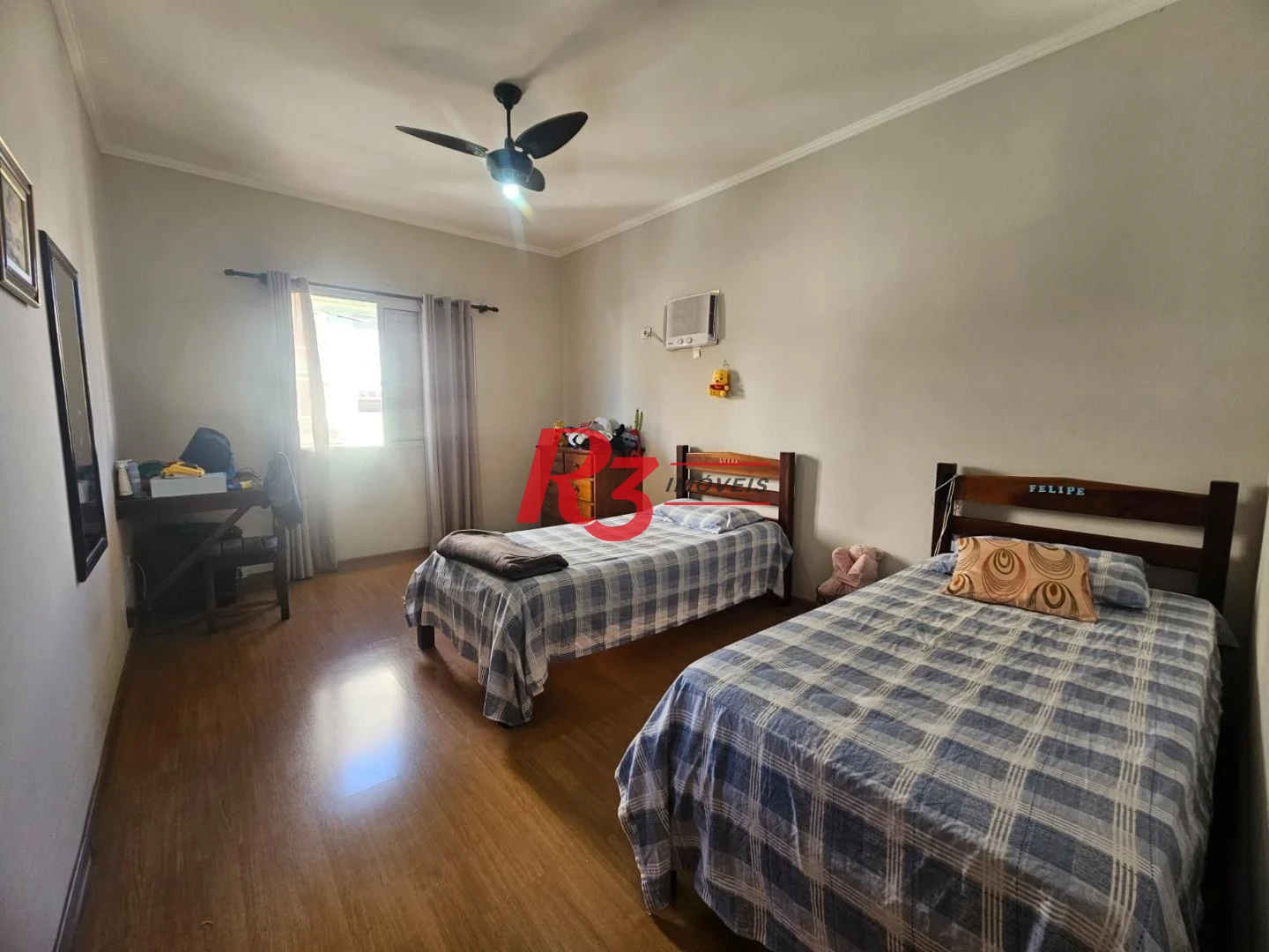 Oportunidade no Campo Grande Sobrado á venda com 3 Dorms, Quintal com Churrasqueira e 3 Vagas Fixas