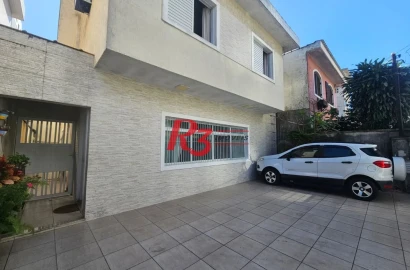 Oportunidade no Campo Grande Sobrado á venda com 3 Dorms, Quintal com Churrasqueira e 3 Vagas Fixas