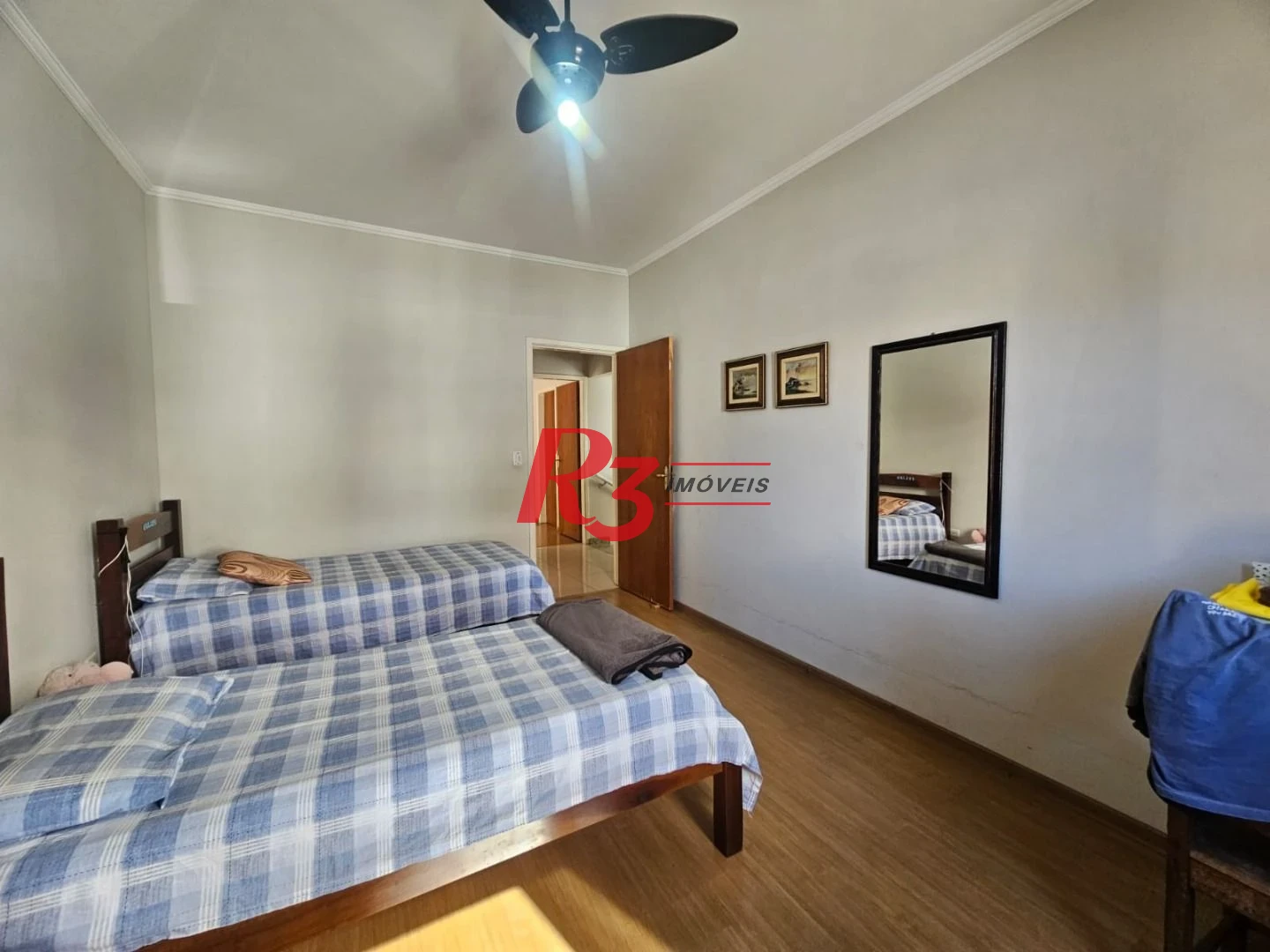 Oportunidade no Campo Grande Sobrado á venda com 3 Dorms, Quintal com Churrasqueira e 3 Vagas Fixas