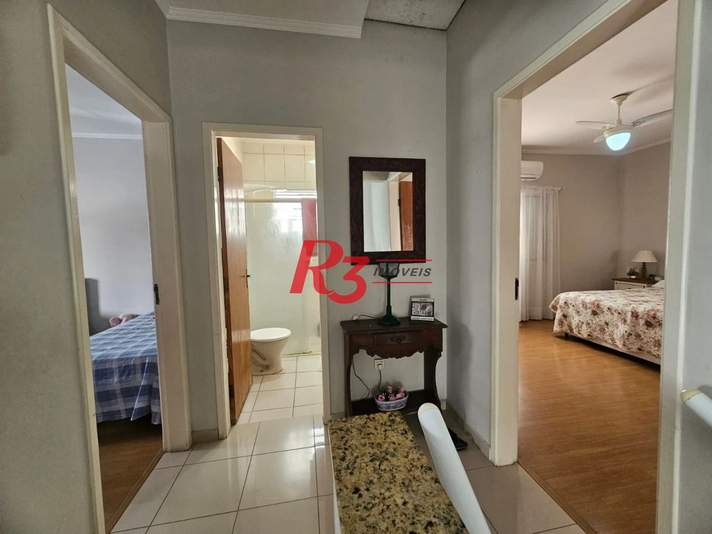Oportunidade no Campo Grande Sobrado á venda com 3 Dorms, Quintal com Churrasqueira e 3 Vagas Fixas