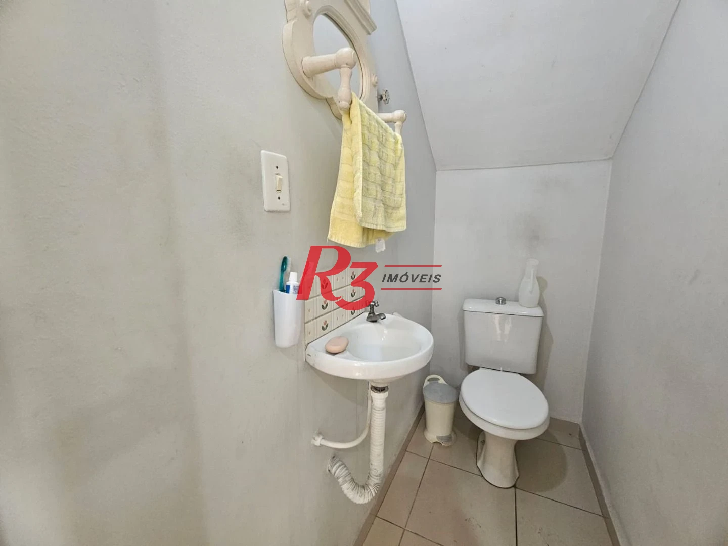 Oportunidade no Campo Grande Sobrado á venda com 3 Dorms, Quintal com Churrasqueira e 3 Vagas Fixas