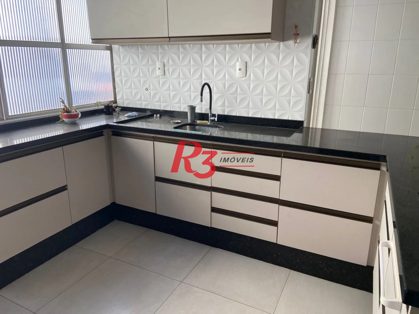 Apartamento com 3 dormitórios à venda, 152 m² por R$ 850.000,00 - Embaré - Santos/SP