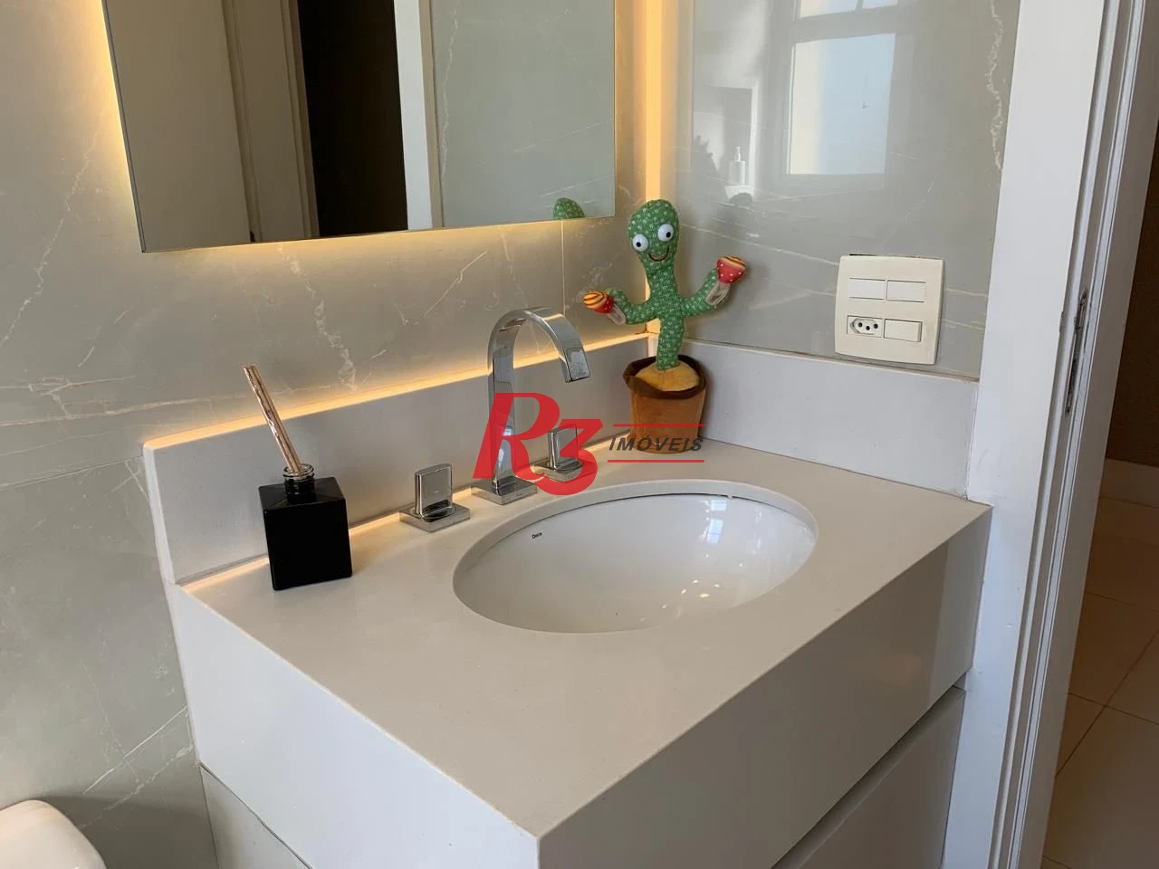 Apartamento com 3 dormitórios para alugar, 180 m² por R$ 22.900,00/mês - Gonzaga - Santos/SP