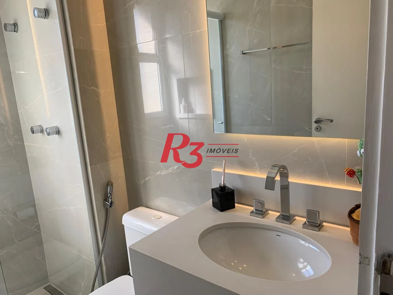 Apartamento com 3 dormitórios para alugar, 180 m² por R$ 22.900,00/mês - Gonzaga - Santos/SP