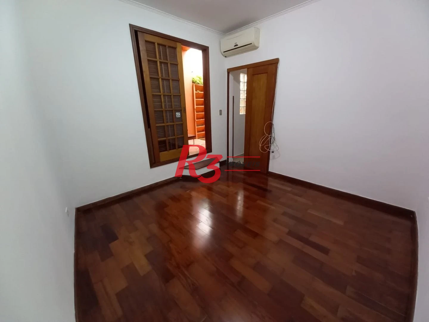 Casa com 3 dormitórios à venda, 108 m² por R$ 1.400.000,00 - Vila Voturuá - São Vicente/SP