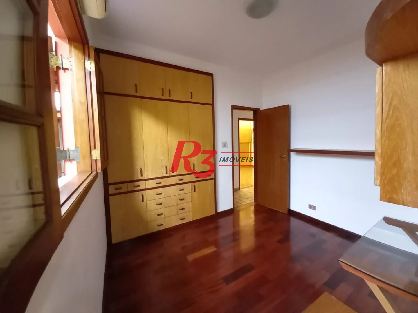 Casa com 3 dormitórios à venda, 108 m² por R$ 1.400.000,00 - Vila Voturuá - São Vicente/SP