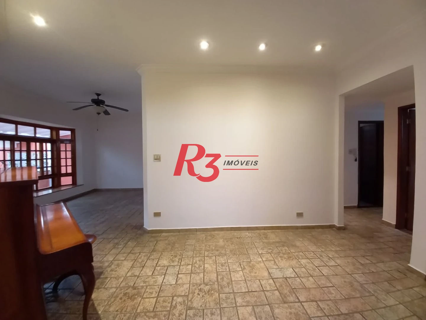 Casa com 3 dormitórios à venda, 108 m² por R$ 1.400.000,00 - Vila Voturuá - São Vicente/SP