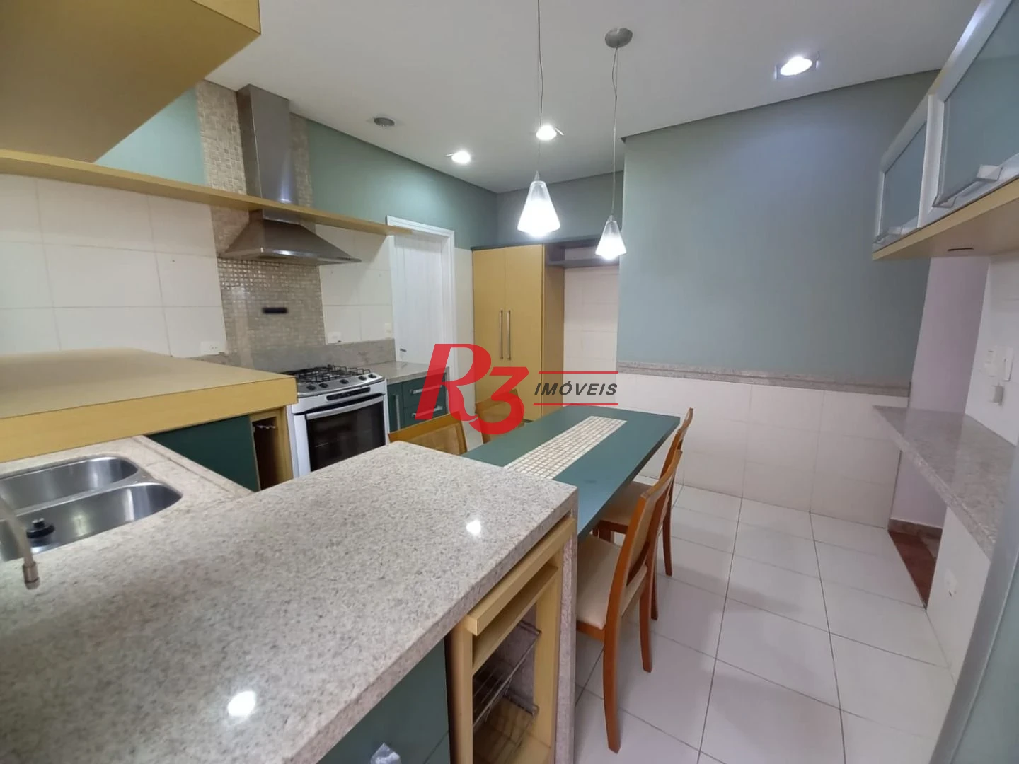 Casa com 3 dormitórios à venda, 108 m² por R$ 1.400.000,00 - Vila Voturuá - São Vicente/SP