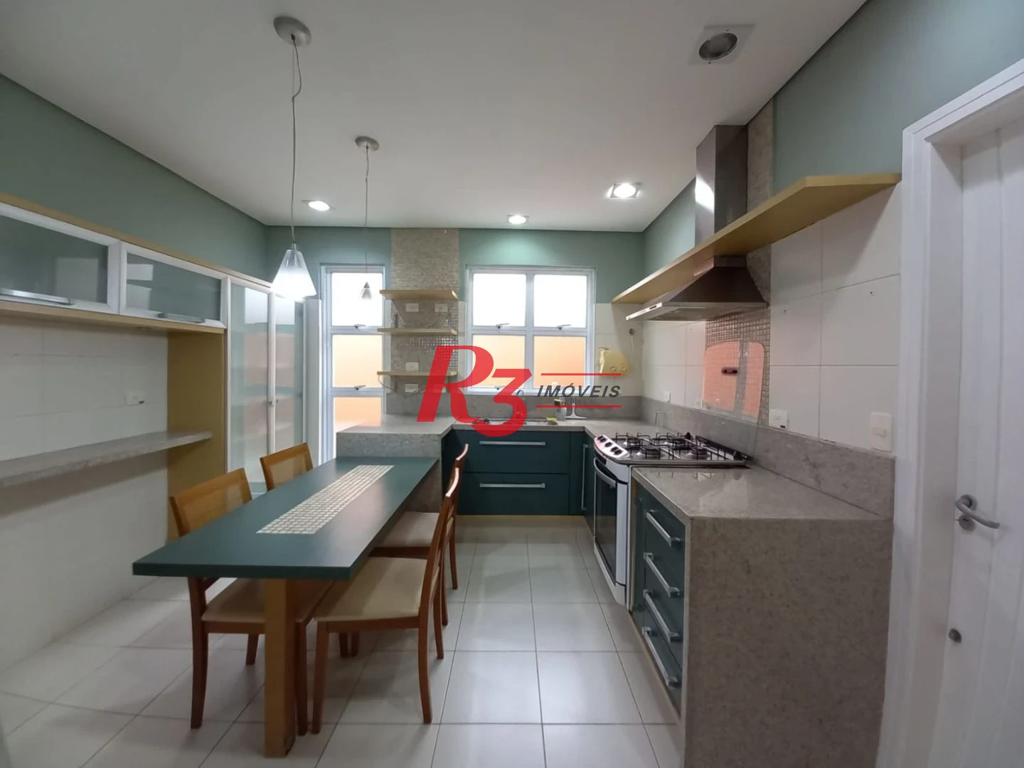 Casa com 3 dormitórios à venda, 108 m² por R$ 1.400.000,00 - Vila Voturuá - São Vicente/SP