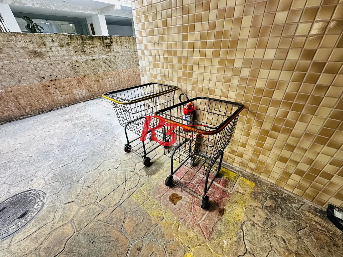 Oportunidade para locação na orla da Ponta da Praia, 100% mobiliado e equipado, uma graça!