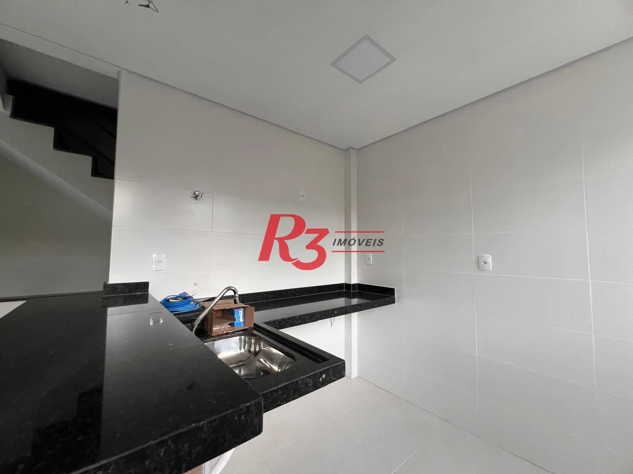 Village com 2 dormitórios à venda, 90 m² por R$ 655.000,00 - Campo Grande - Santos/SP