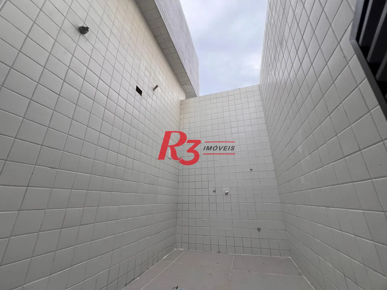 Village com 2 dormitórios à venda, 90 m² por R$ 655.000,00 - Campo Grande - Santos/SP