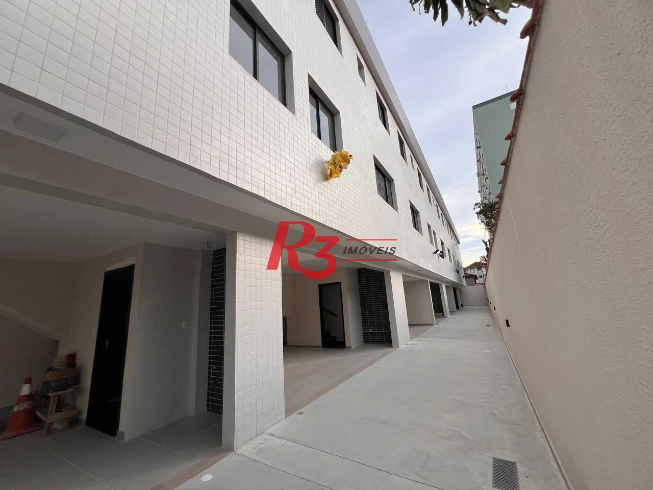 Village com 2 dormitórios à venda, 90 m² por R$ 655.000,00 - Campo Grande - Santos/SP