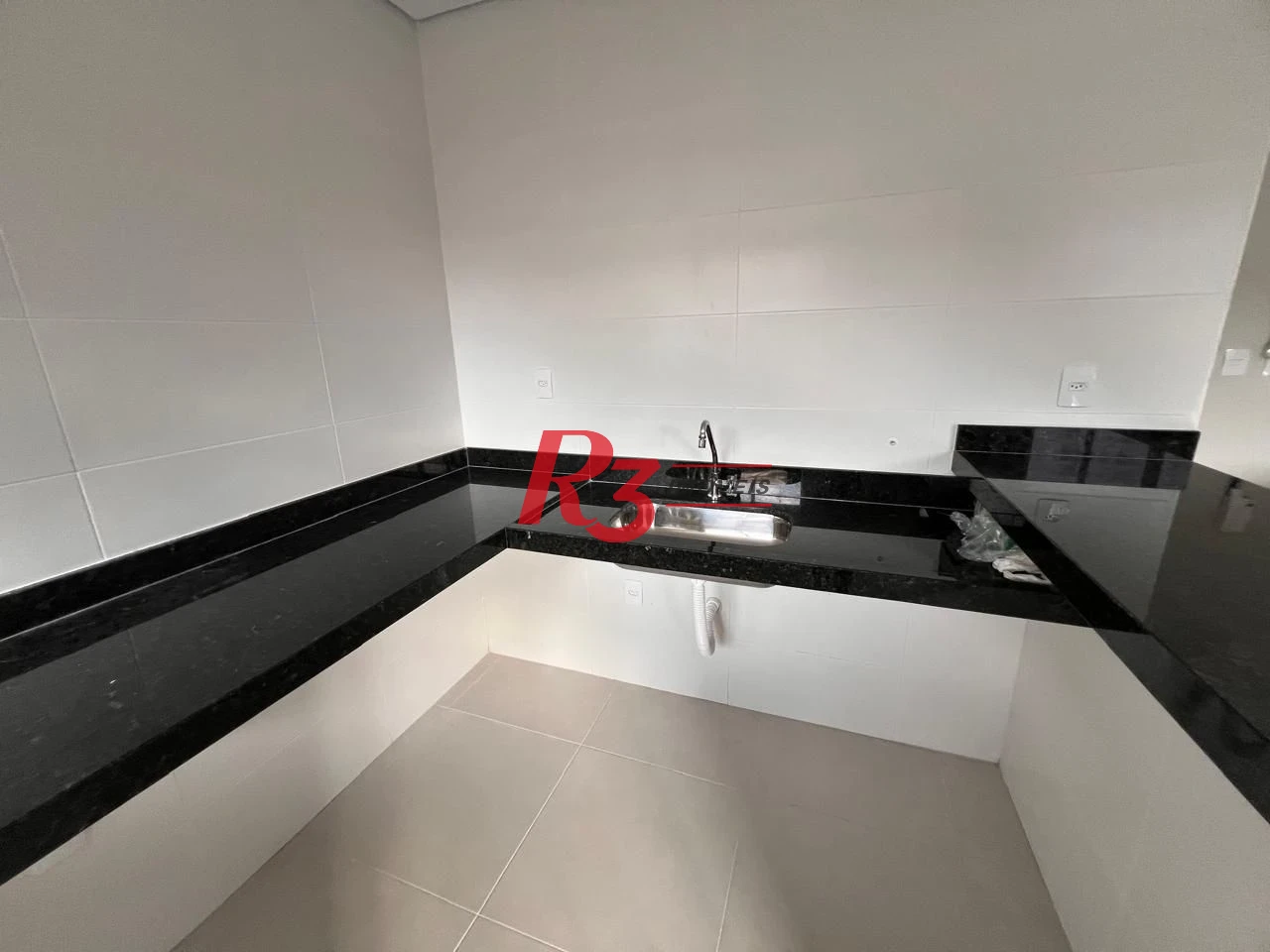 Village com 2 dormitórios à venda, 90 m² por R$ 655.000,00 - Campo Grande - Santos/SP