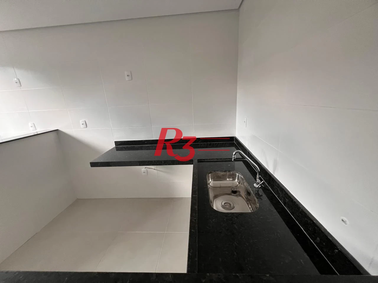 Village com 2 dormitórios à venda, 90 m² por R$ 655.000,00 - Campo Grande - Santos/SP