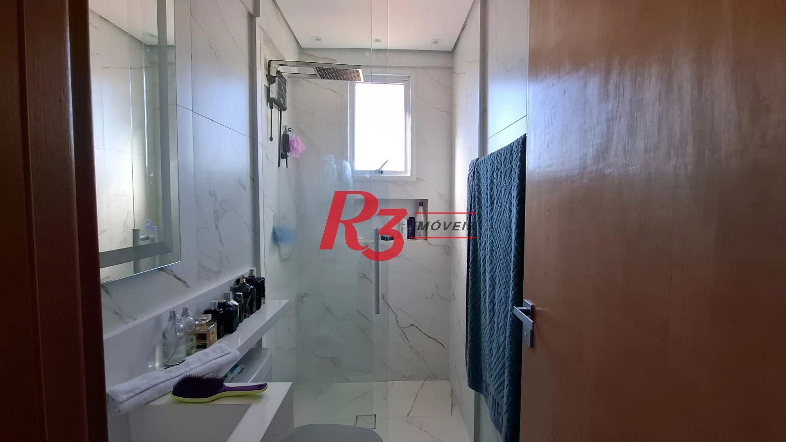 Apartamento à venda, 2 quartos (1 suíte), 1 vaga, no Campo Grande, em Santos SP.