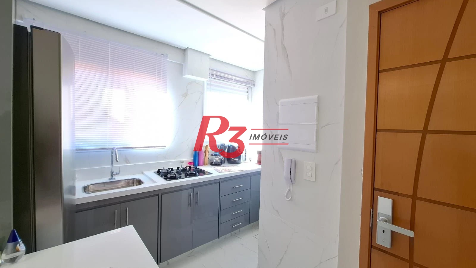 Apartamento à venda, 2 quartos (1 suíte), 1 vaga, no Campo Grande, em Santos SP.