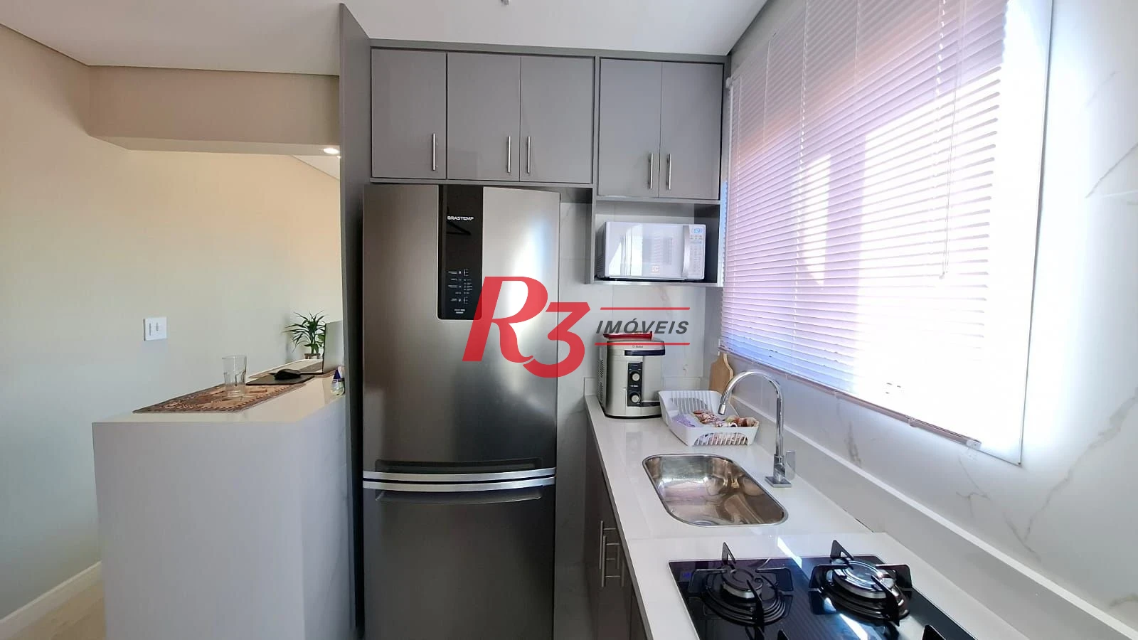 Apartamento à venda, 2 quartos (1 suíte), 1 vaga, no Campo Grande, em Santos SP.