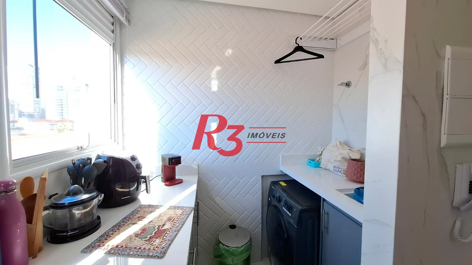 Apartamento à venda, 2 quartos (1 suíte), 1 vaga, no Campo Grande, em Santos SP.