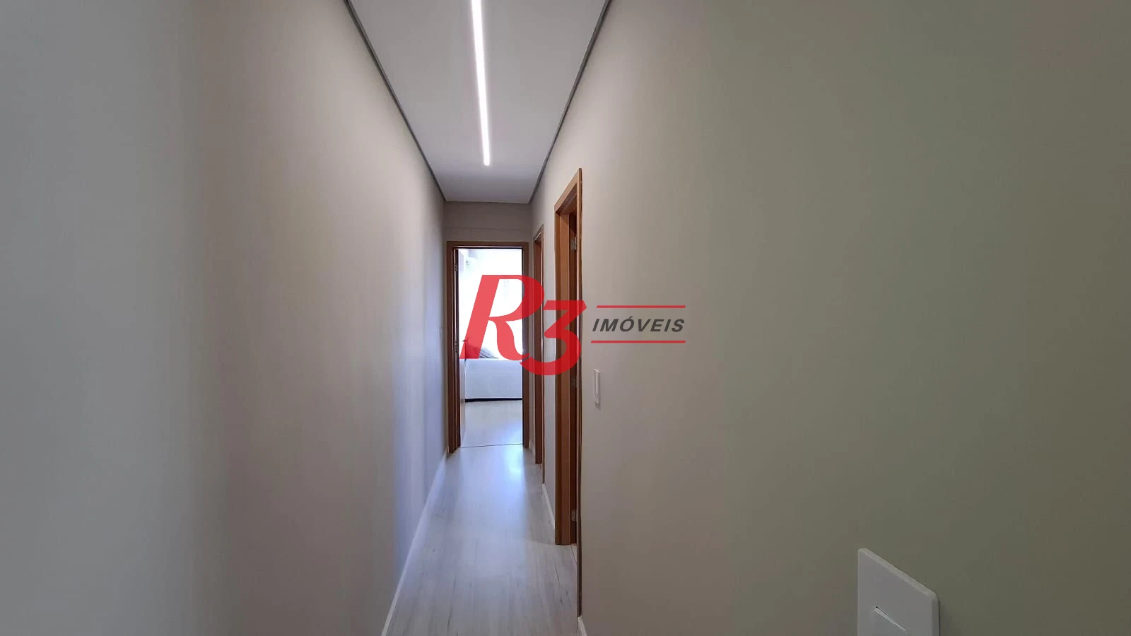 Apartamento à venda, 2 quartos (1 suíte), 1 vaga, no Campo Grande, em Santos SP.