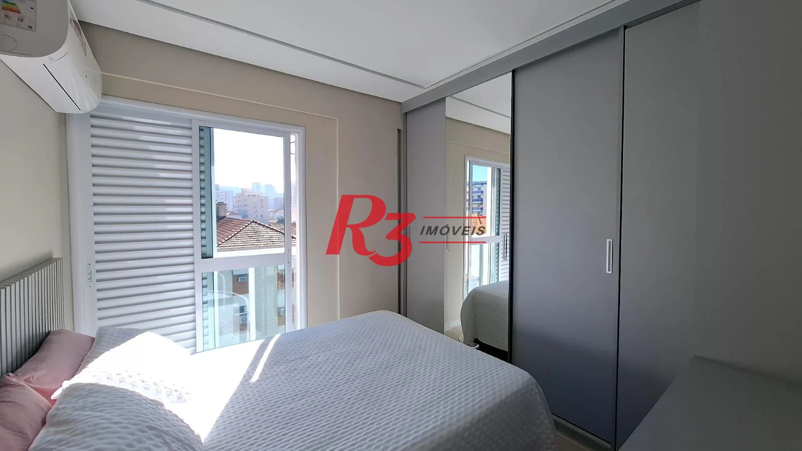 Apartamento à venda, 2 quartos (1 suíte), 1 vaga, no Campo Grande, em Santos SP.