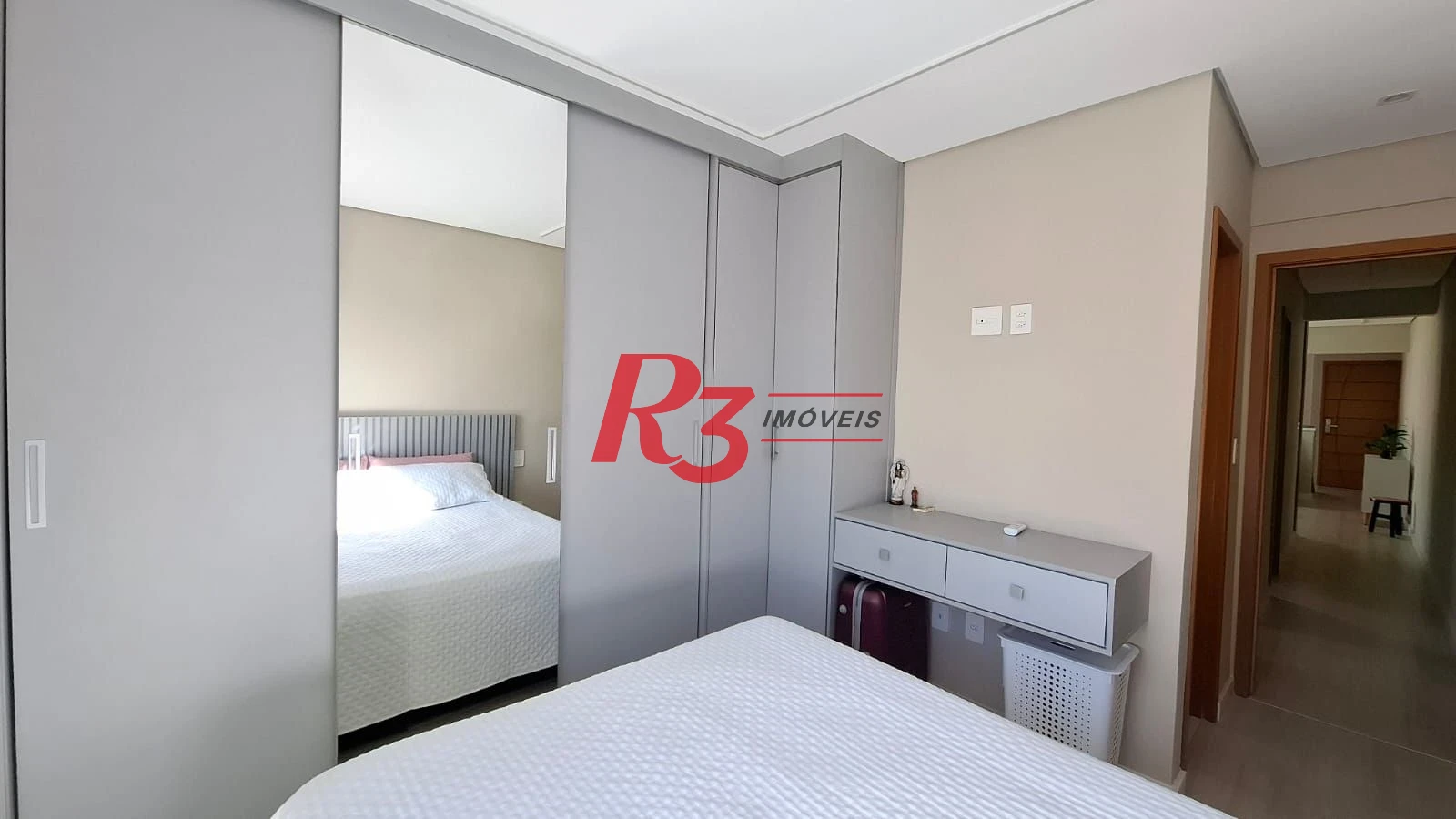 Apartamento à venda, 2 quartos (1 suíte), 1 vaga, no Campo Grande, em Santos SP.